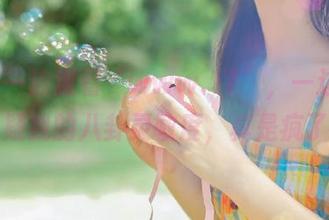 一边观看“www.17”，一边默默质疑我的八卦灵敏度，真是疯了。