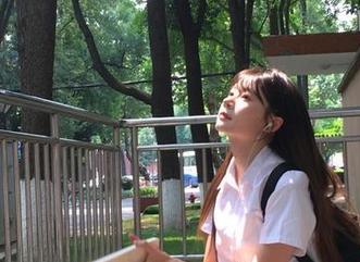 下载51cg.fun，来一场疯狂的吃瓜旅程，哈哈，听说有奇葩爆料哦！