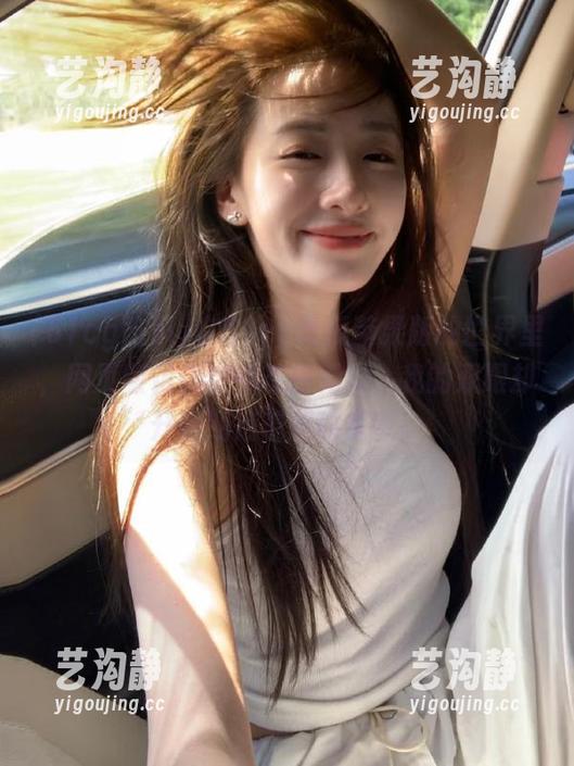 在51cg吃瓜苹果版的世界里，网页版仿佛变得苍白无力，我的双眼却开始期待着新的惊奇。