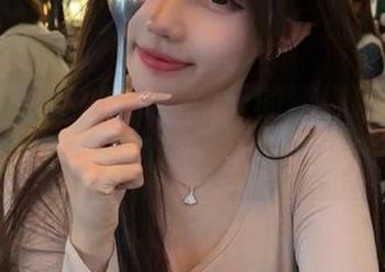 51吃瓜，今天的娜娜让我不由自主想多看几眼，太有意思了。