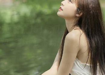 51吃瓜群众网址：瓜在嘴边，心却在飞翔的奇妙旅途。