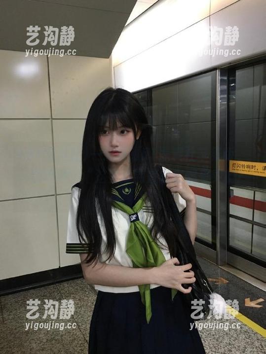 一边滑动51黑料社苹果版，一边嘀咕：“这些瓜到底是在哪里买的？”