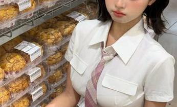 吃瓜的时候，别忘了下载718吃瓜苹果版，畅读瓜田趣事，外加“网址官方”加持哟！
