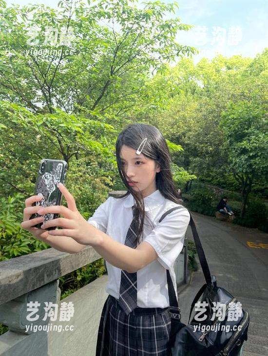 不走寻常路，导航黑料中心，跟着吃瓜51踩入八卦的乐园！