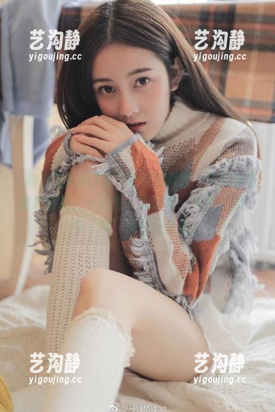 在“明星黑料网”入口等着播放新品，一边看一边感叹：果然“黑”与“料”真是好搭档。