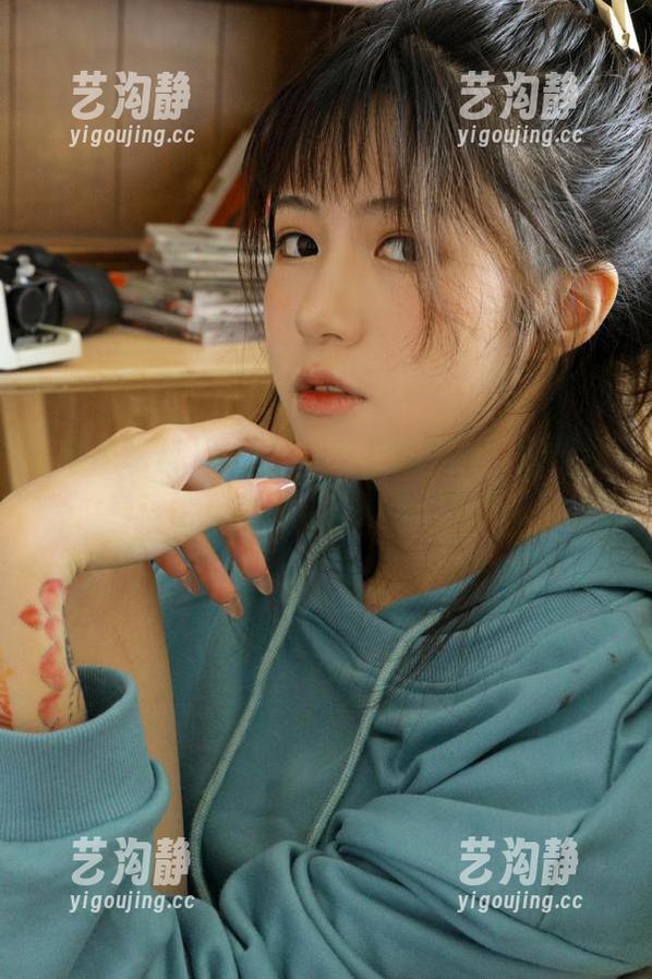下载黑瓜吃料苹果版，轻松变身评论员，隔着屏幕拍手叫好！